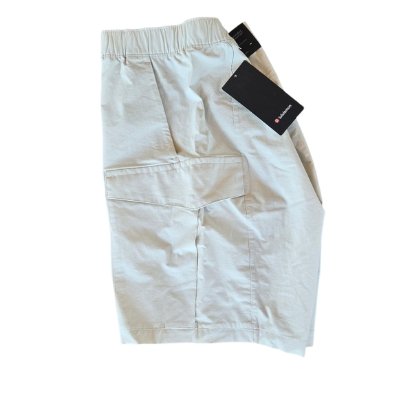 Lululemon Versa Twill Cargo Pocket Shorts Khaki Size Xl - Picture 3 of 11